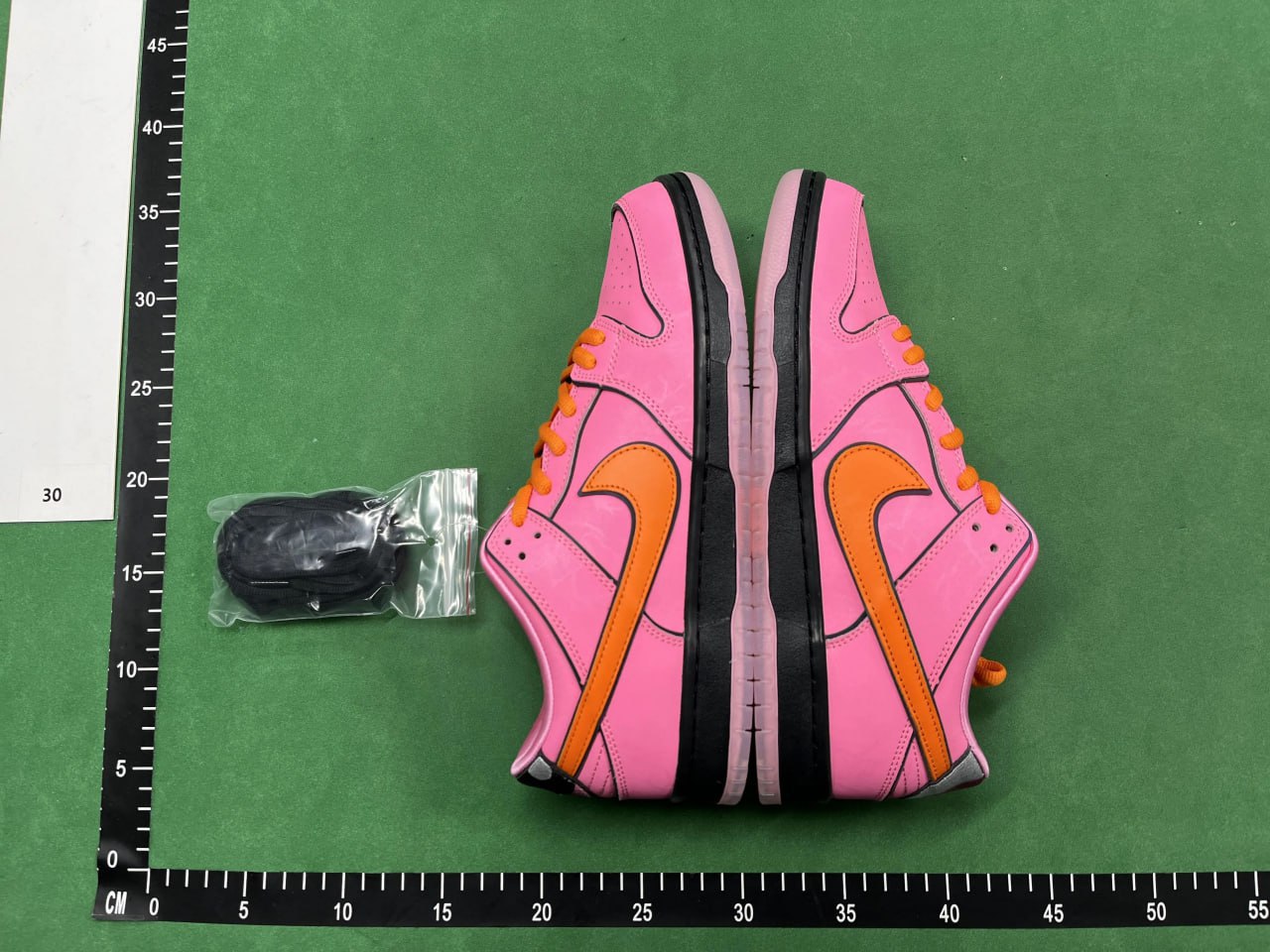 NIKE SB DUNK LOW — QC reference 4
