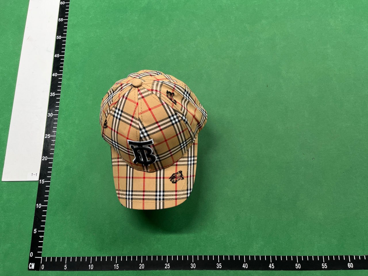 Burberry hat — QC reference 4