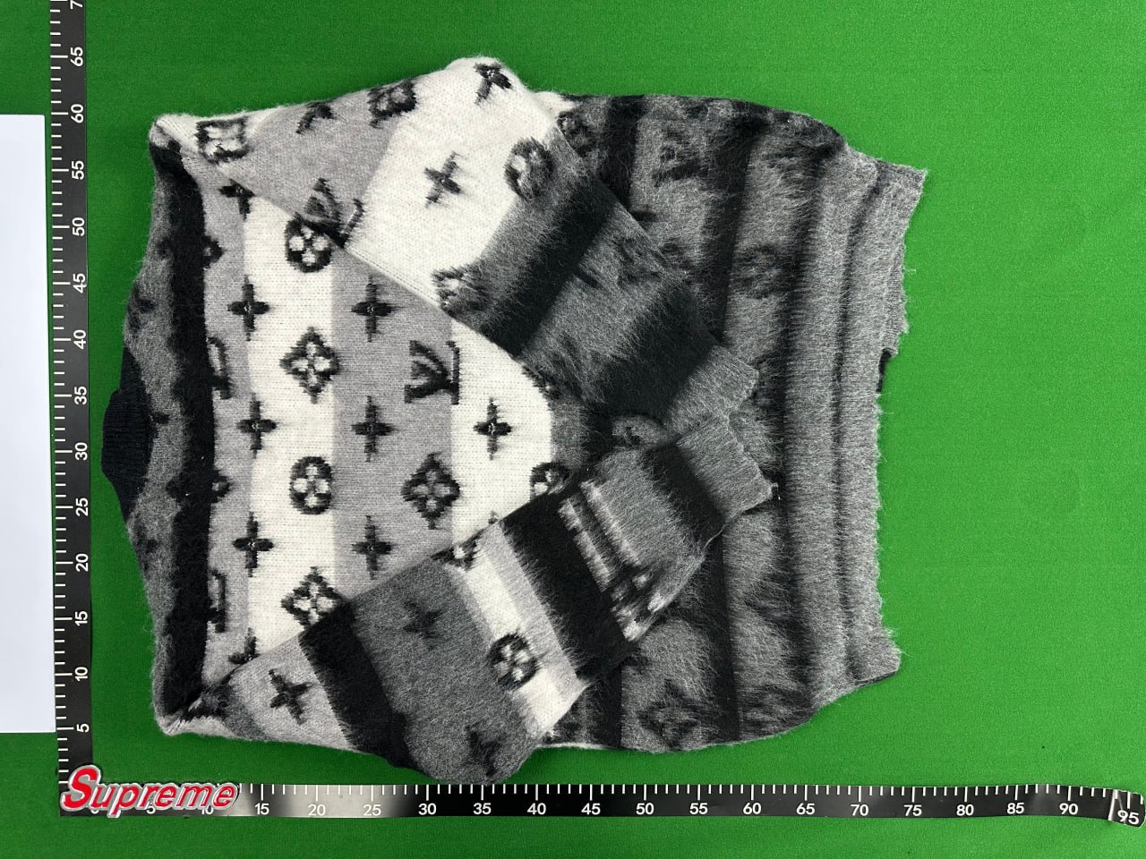 LV sweater — QC reference 2