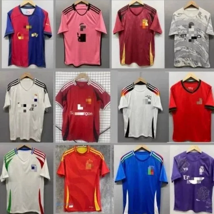 Football T-shirt (40 CP)