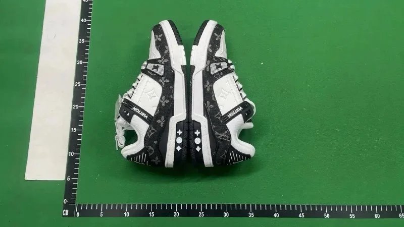 LV Louis Vuitton Trainer Shoes Sneakers — QC reference 3