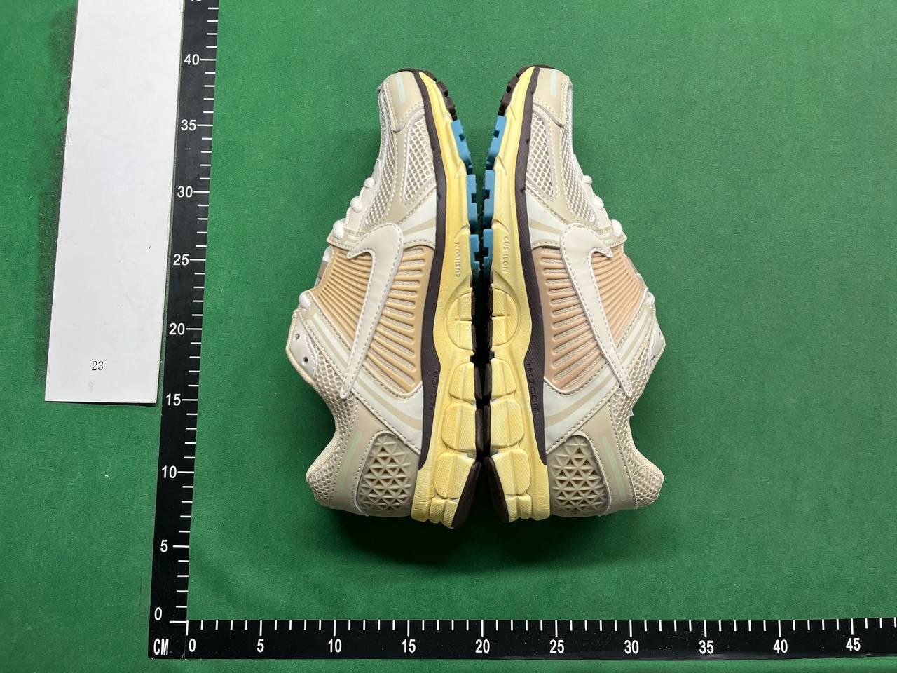 Nike Zoom Vomero 5 — QC reference 4