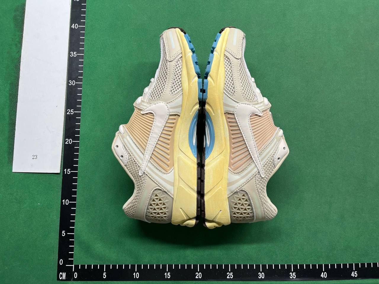 Nike Zoom Vomero 5 — QC reference 3