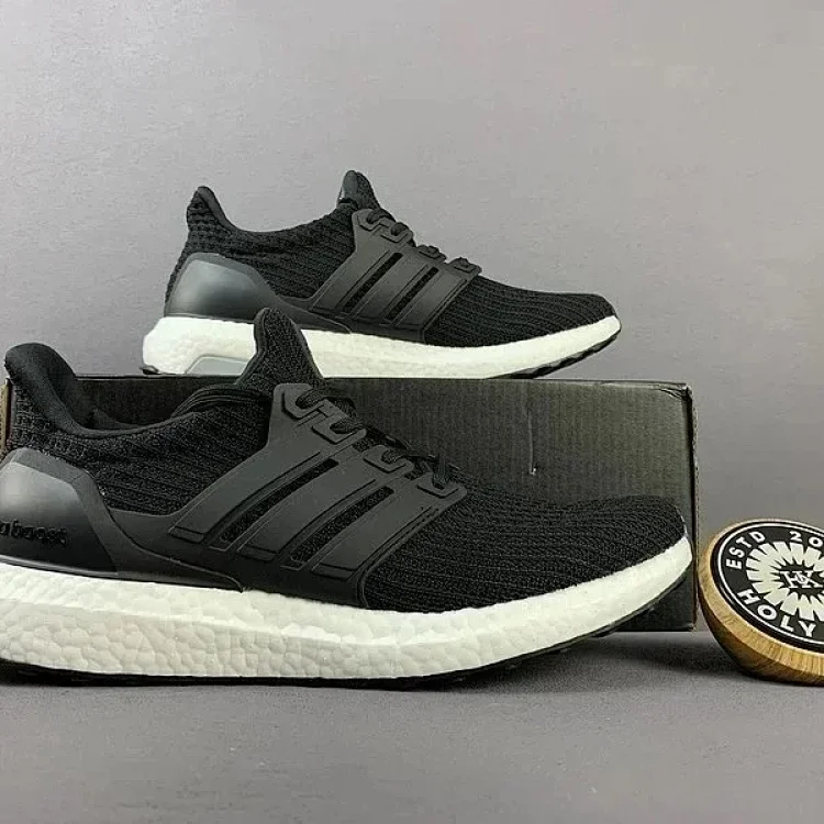 ADIDAS ULTRABOOST