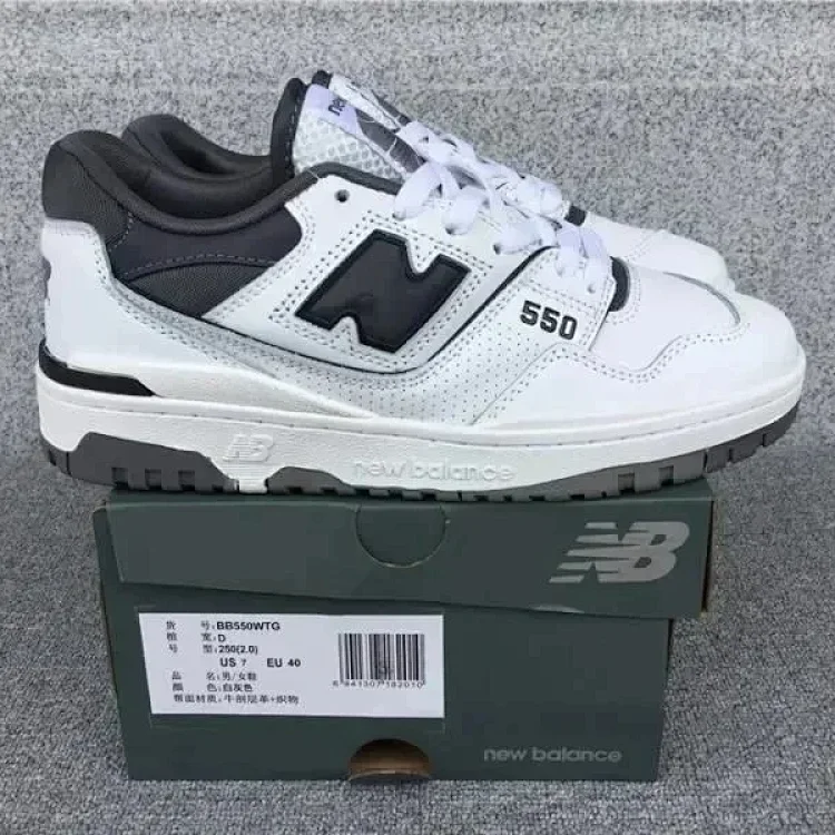 New Balances 550 shoes