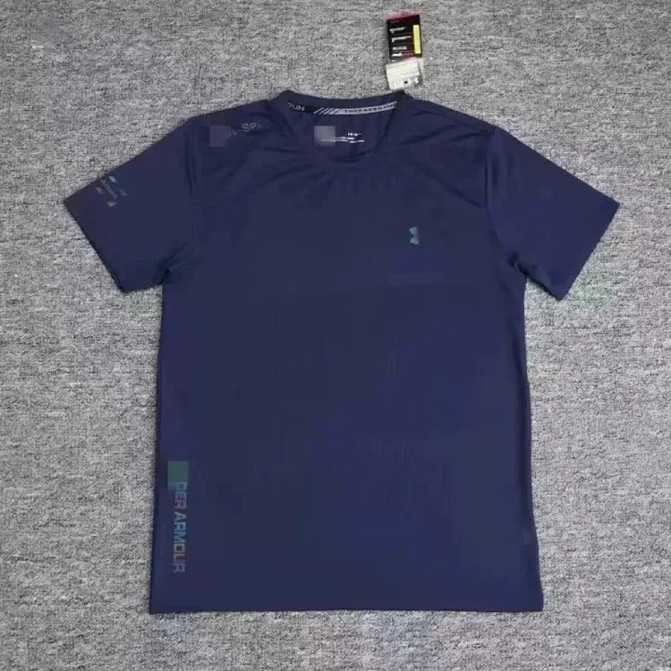 Under Armour T-shirt