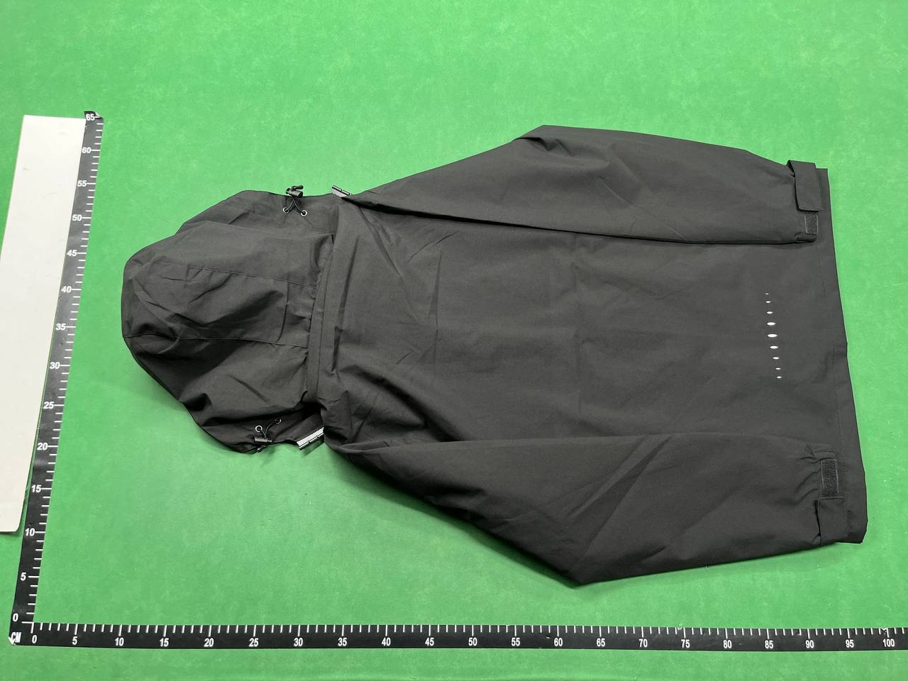 Under armor Windbreaker — QC reference 4