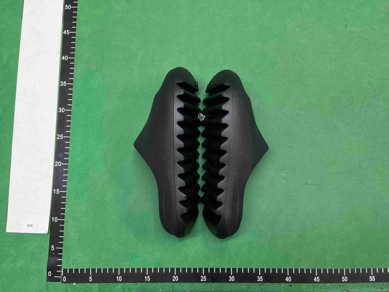YEEZY Slippers — QC reference 3