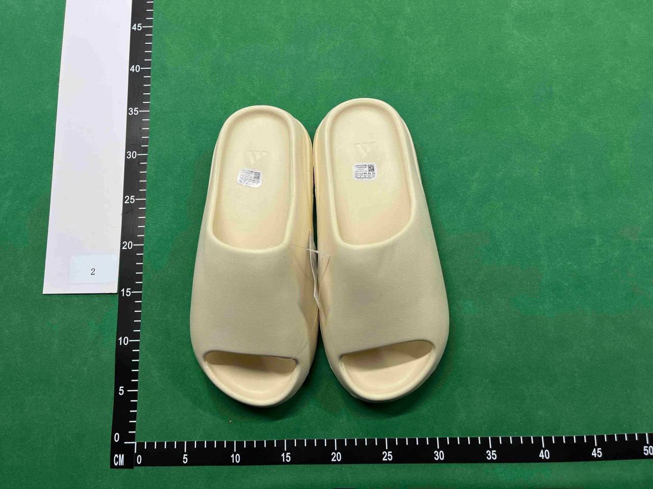 YEEZY Slippers — QC reference 4