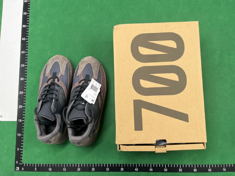 YEEZY700