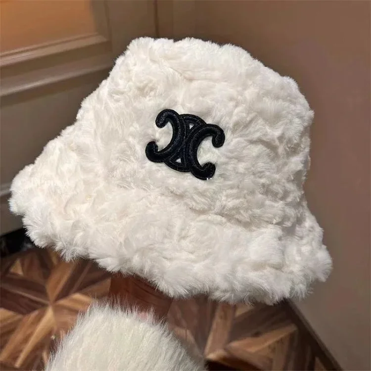 Selena hat