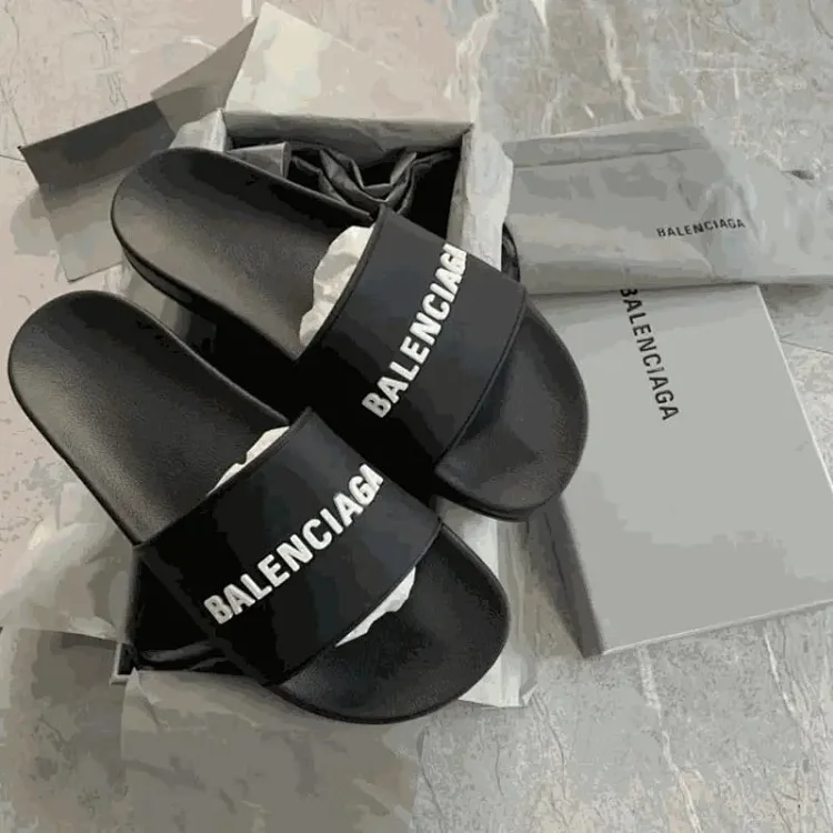 Burberry quality slippers/shoes