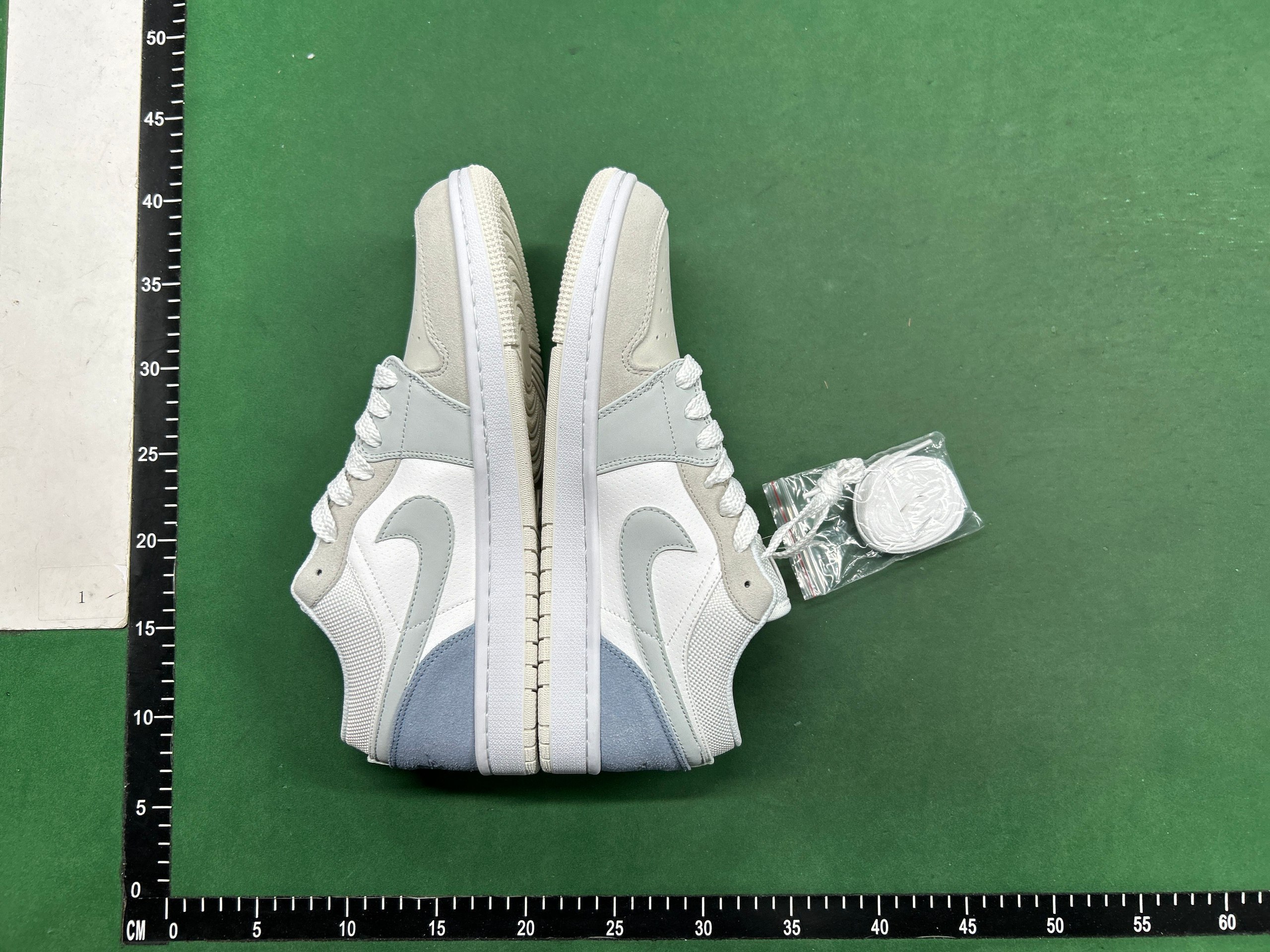 AIR JORDAN 1 LOW — QC reference 3