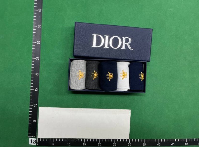 5 Pairs GUCCI & FENDI & LV Socks — QC reference 4