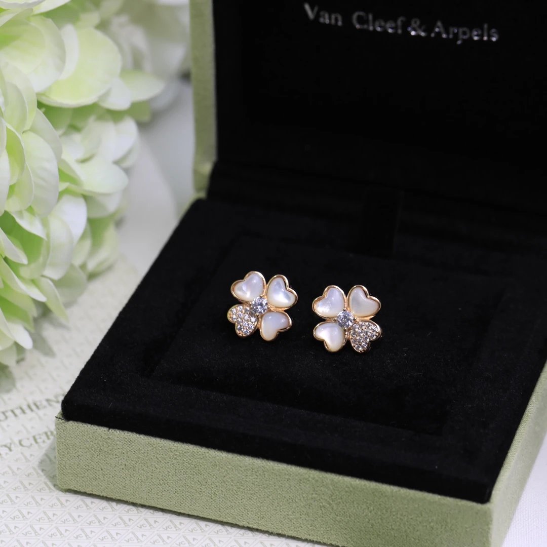 Cleef & Arpels accessories — QC reference 2