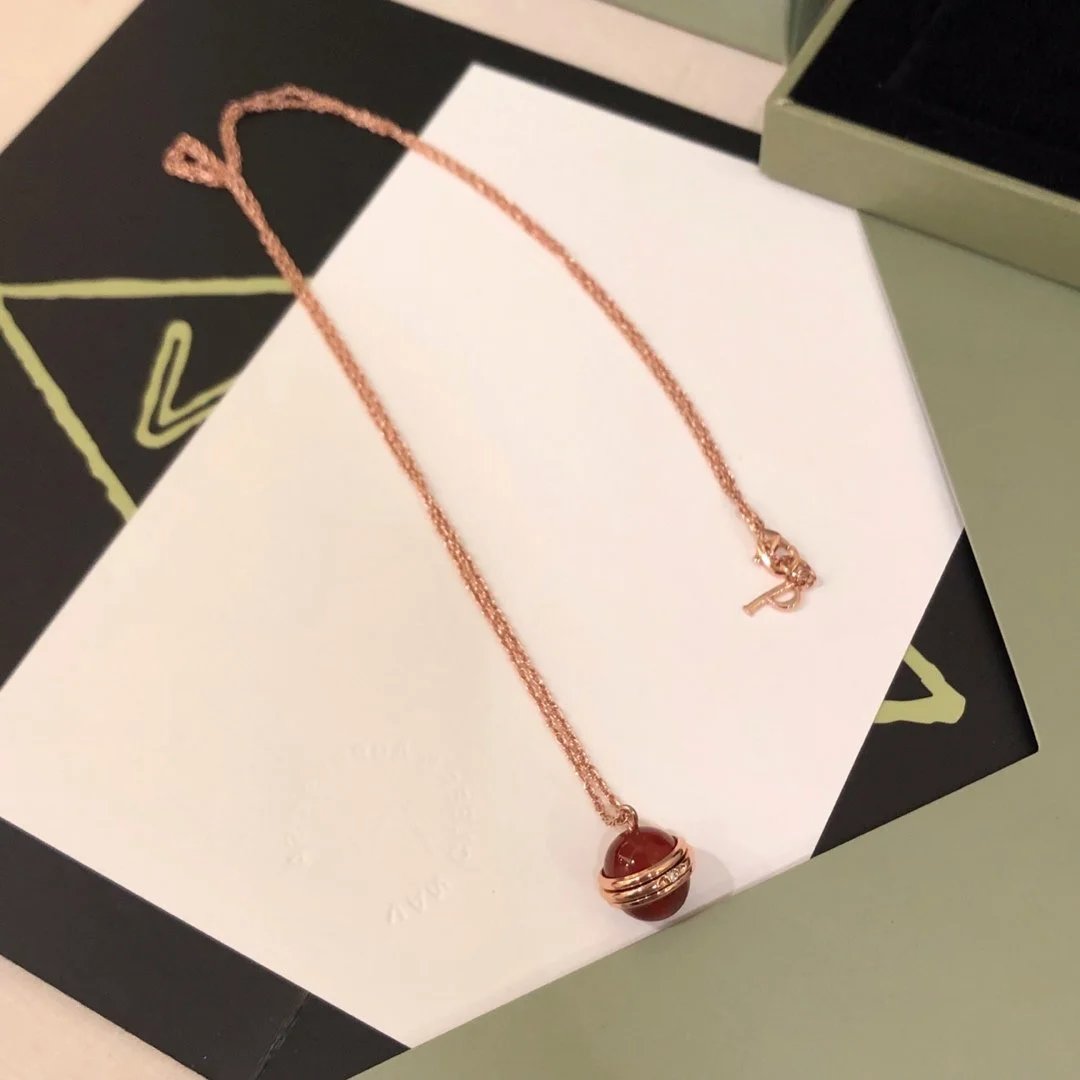Cleef & Arpels accessories — QC reference 3