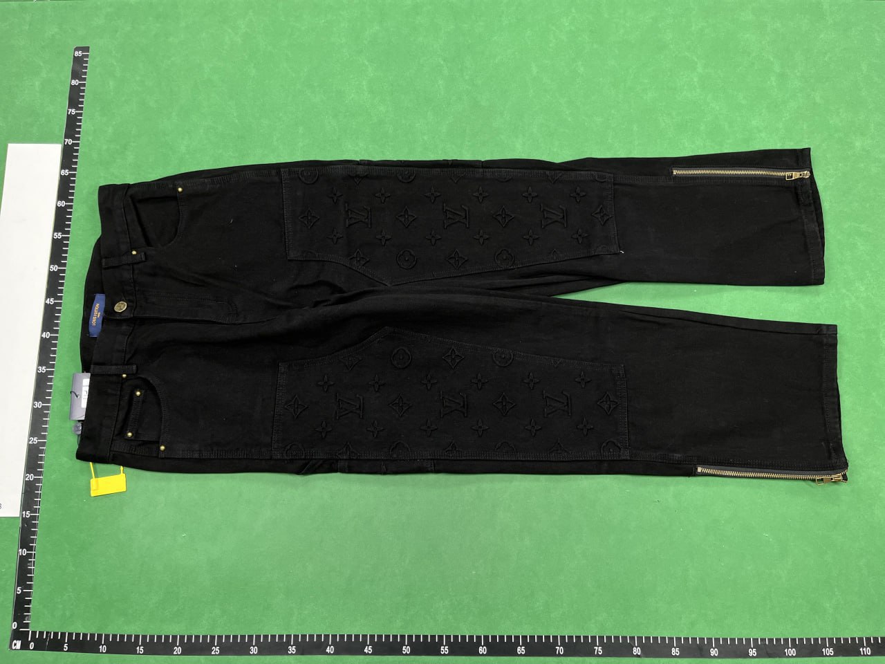 Louis Vuitton Jeans — QC reference 3