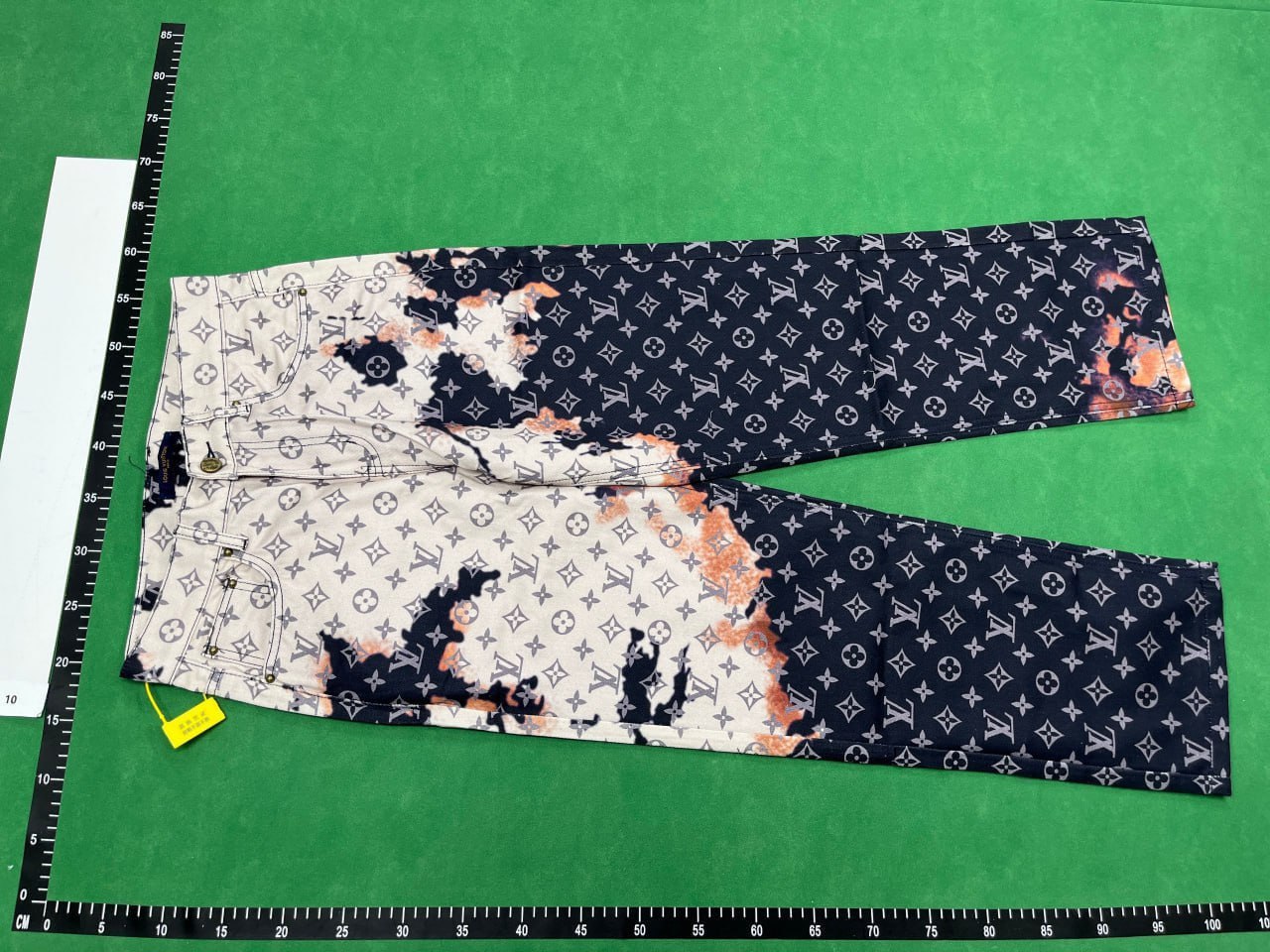 Louis Vuitton Jeans — QC reference 2