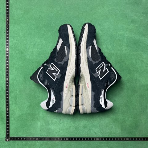 2002R series fashionable casual sports shoes